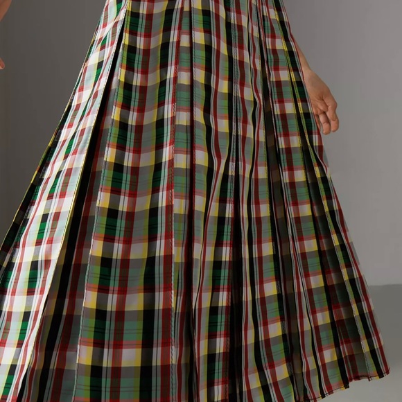 ☀️Host Pick☀️Burberry dress - Sleeveless Pleated, Georgette - Picture 9 of 10